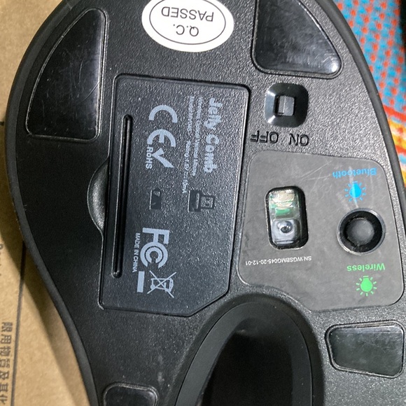 Brand new keyboard and ergonomic dual grip mouse !! Keyboard still in box ! - Picture 9 of 12